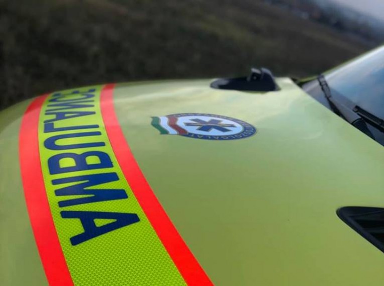 Új mentőautók és félautomata életmentő készülék a betegbiztonságért