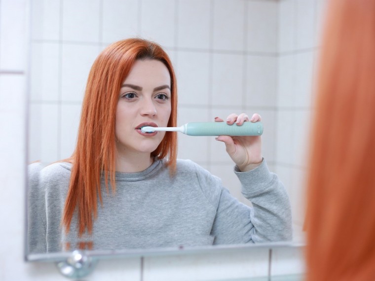 Reggeli előtt vagy után kell fogat mosni?