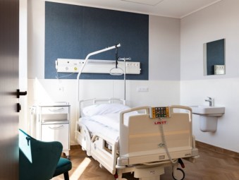 Átadták a nyíregyházi kórház felújított hotelrészlegét