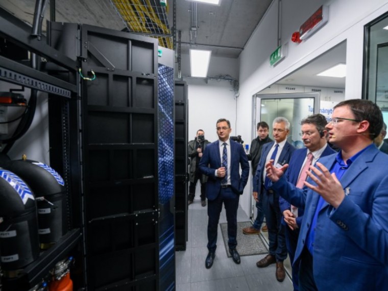Átadták Magyarország legerősebb szuperszámítógépét Debrecenben
