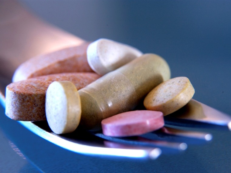 Így vizsgálták az étrendkiegészítők gyógyszerekre gyakorolt hatását