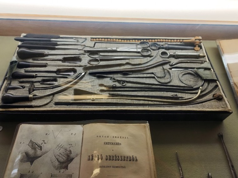 Sebészeti eszközökről nyílt kiállítás az orvostörténeti múzeumban