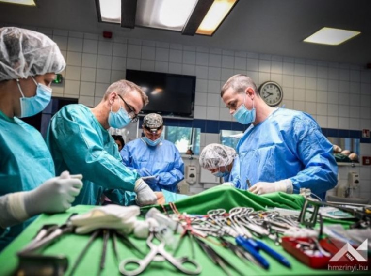 Harctéri sérültek ellátását célzó amerikai sebészeti képzést tartottak