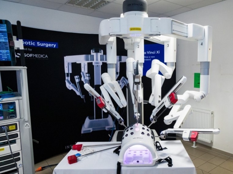 Modern robotsebészeti műtéteket végezhet az osztályvezető főorvos