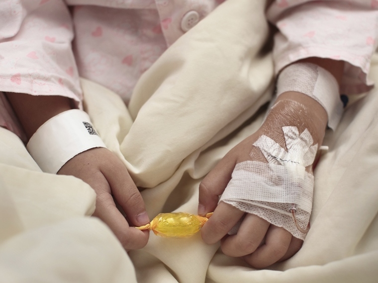 Indokolatlanul sokáig tartják bent a gyerekeket a kórházak