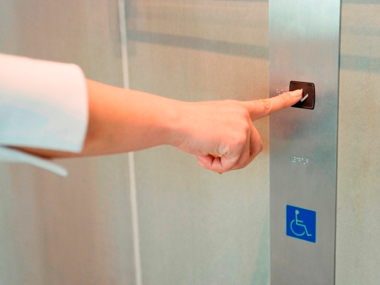 Elromlott a lift a Semmelweis Egyetem belgyógyászatán