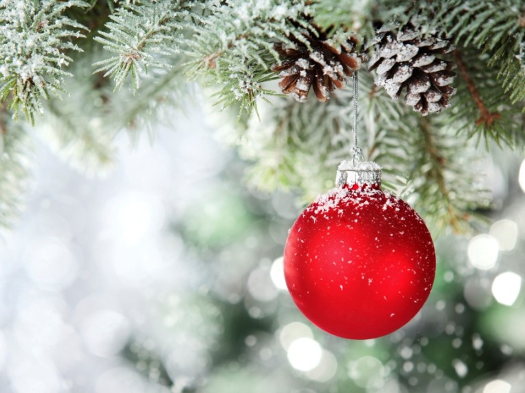 A mentőket most virtuális karácsonyfa feldíszítésével segíthetjük