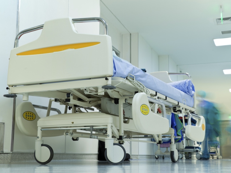 Ápolók híján részlegbezárások fenyegetnek a kórházakban