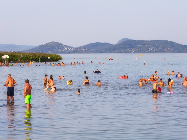 2000 óta folyamatosan melegszik a Balaton