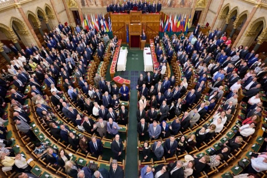 Elismeréseket vehettek át mentődolgozók a mentők napja alkalmából