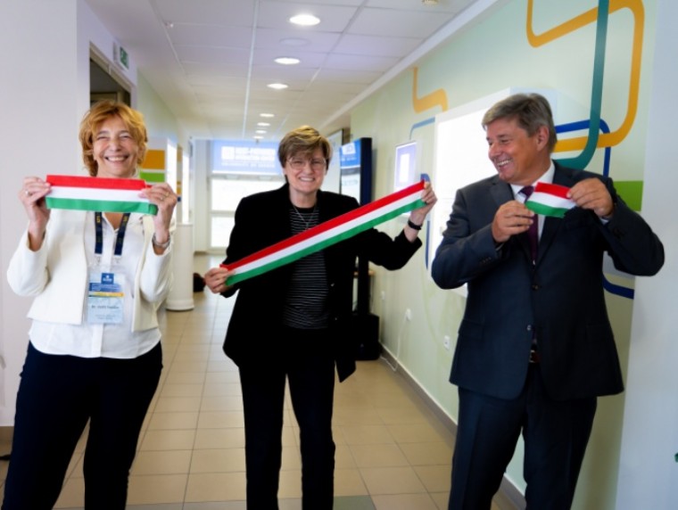 Karikó Katalin támogatásával nyílt új kutatási egység Szegeden