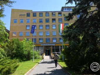 Dunaújvárosban és Sárbogárdon kampányolt az egészségügyi államtitkár