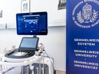 Különleges ultrahangot adományozott dr. Karikó Katalin a klinikának