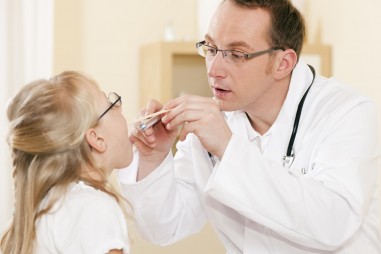 Antibiotikum minden torokfájásra? Ezért lehet fontos a CRP-teszt és a tenyésztés