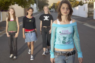 Akár 50 tanítási napot is hiányozhatnak évente szegénység miatt a kislányok 