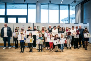 Így látják a gyermekek az orvosukat: eredményt hirdettek az országos rajzpályázaton