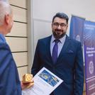 dr. Ashraf Amir Reza a PTE Kutatói Innovációs Díj átvételekor 2024 nyarán