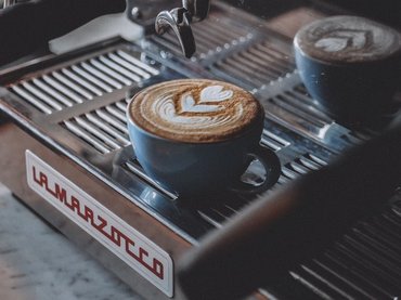 weborvos reggeli kávé