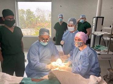 Bangladesi ikrek: Rekonstrukciós műtétre utaznak ki a magyar orvosok