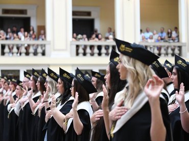 A DE egészségtudományi karának 364 végzőse vette át a diplomát