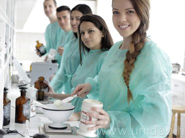 DE GYTK: út a biztos életpályához