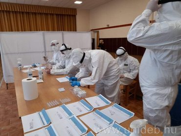 Köszönet az önkéntes segítségért az egyetemtől