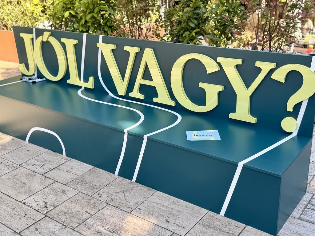 JÓL VAGY? – Interaktív pad hívja fel a figyelmet a magányra