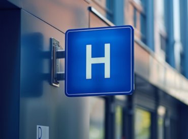 Újabb kórházban viziteltek Magyar Péterék és beszorultak a liftbe