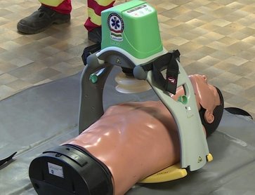 Életmentő eszközzel támogatták a mentőket