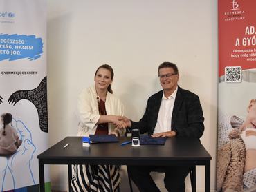 Mészáros Antónia, az UNICEF Magyarország ügyvezető igazgatója és Dr. Velkey György János, a Bethesda Gyermekkórház főigazgatója