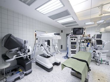 Robotsebészeti központot adtak át a Debreceni Egyetemen