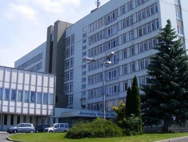 Váci kórház: Nem működő lift, 38 fok a szakrendelésen