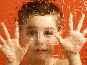 A miniszter szeptemberig ki akarja deríteni, mi okozza az autizmust