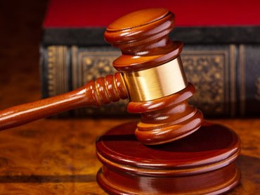 Beperelték a Pfizert a covid-vakcina mellékhatásai miatt