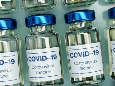 Nemsokára jön a kombinált influenza-covid oltás