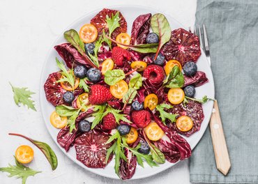 zöldség gyümölcs tányéron