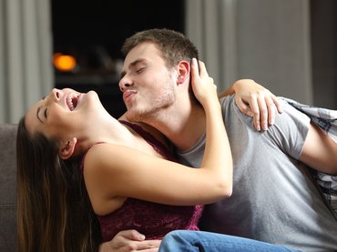 Miért színlelnek a nők orgazmust?