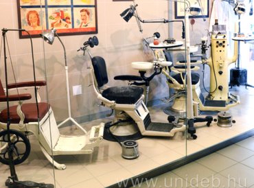 Különleges gyűjtemény a debreceni Fogászati Klinikán