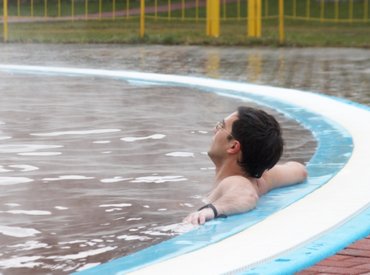 Rendezni kell a fürdőszektor pénzügyi helyzetét