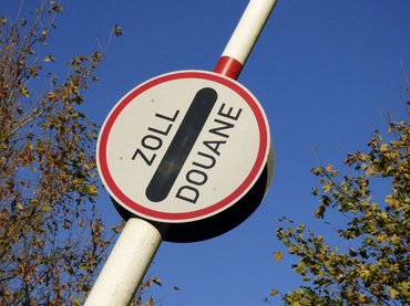 Több tízezer csomag nyugtatót találtak egy autóban Röszkén