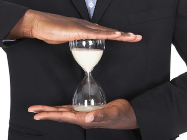 Több tízezer magyar számláján zárolhatnak pénzt