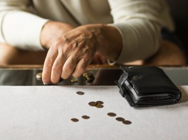 Nagyon visszavágta a kormány a nyugdíjasoknak ígért támogatást