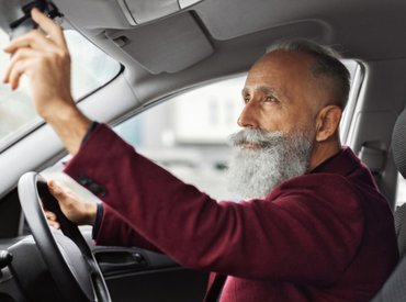 Egyre több balesetet okoznak az idősek, mégsem szigorodnak a szabályok