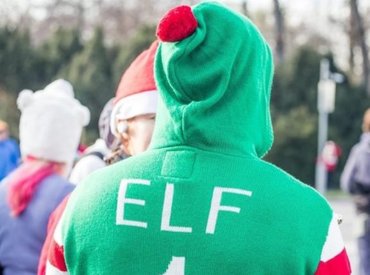 Fussunk karácsonyi ronda pulcsiban a mentőkért