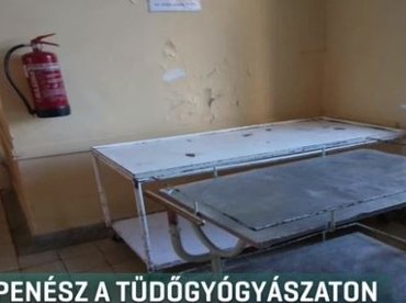 Rothadó, penészes falak a kalocsai tüdőgyógyászaton