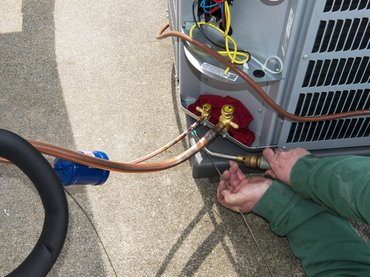 32 Celsius-fokos steril boxokban fekszenek a gyermekek