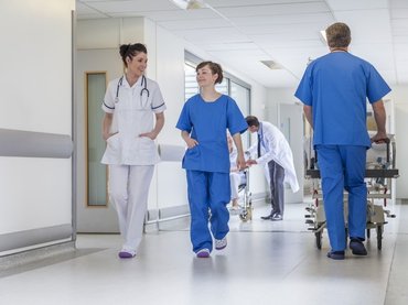 Demagógia, amit Magyar Péter a kórházakról állít