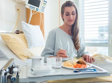 Mostantól csak kenőkést vihetnek be a betegek a szekszárdi kórházba