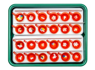 Politikai érdek odázhatja el az intézményi gyógyszerellátás "reformját"