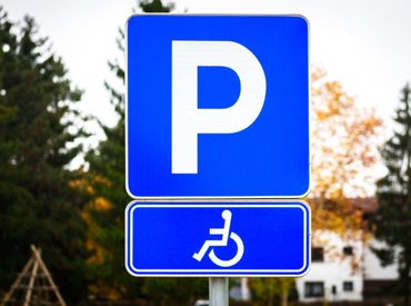 A Jobbik ingyenessé tenné a parkolást a kórházaknál